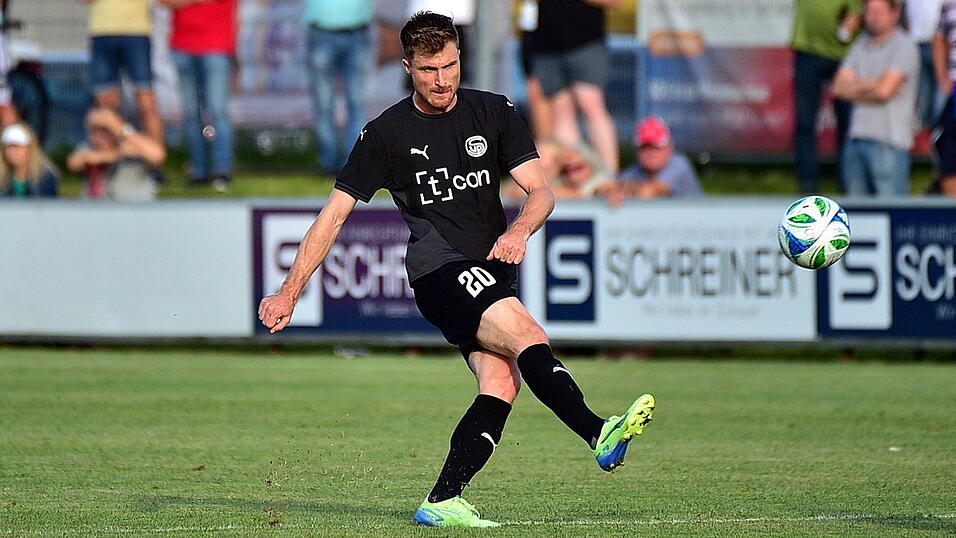 Plattlings Spielertrainer Tobias Eckl fordert von seinen Spielern, die individuellen Fehler abzustellen, um zum Heimdreier zu kommen. Plattlings Spielertrainer Tobias Eckl fordert von seinen Spielern, die individuellen Fehler abzustellen, um zum Heimdreier zu kommen.