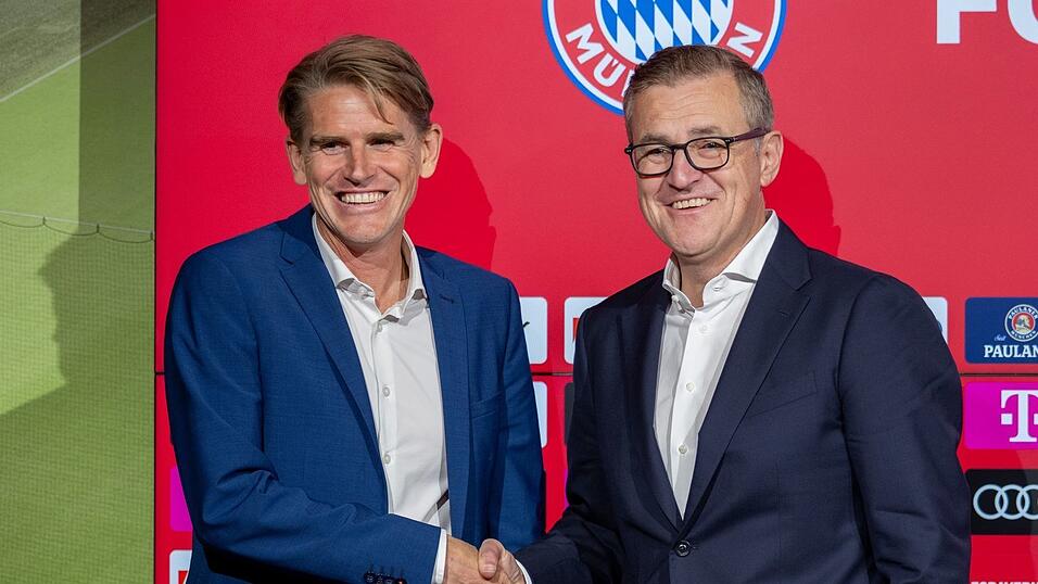 Sportdirektor Freund (l) und Vorstandschef Dreesen (r) gef&auml;llt der Weg mit Talenten. (Archivbild)