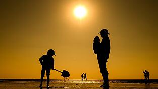 Das Bundesverfassungsgericht hat die Position von Männern im Kampf um die rechtliche Vaterschaft für ihre leiblichen Kinder gestärkt. Das Bundesverfassungsgericht hat die Position von Männern im Kampf um die rechtliche Vaterschaft für ihre leiblichen Kinder gestärkt.