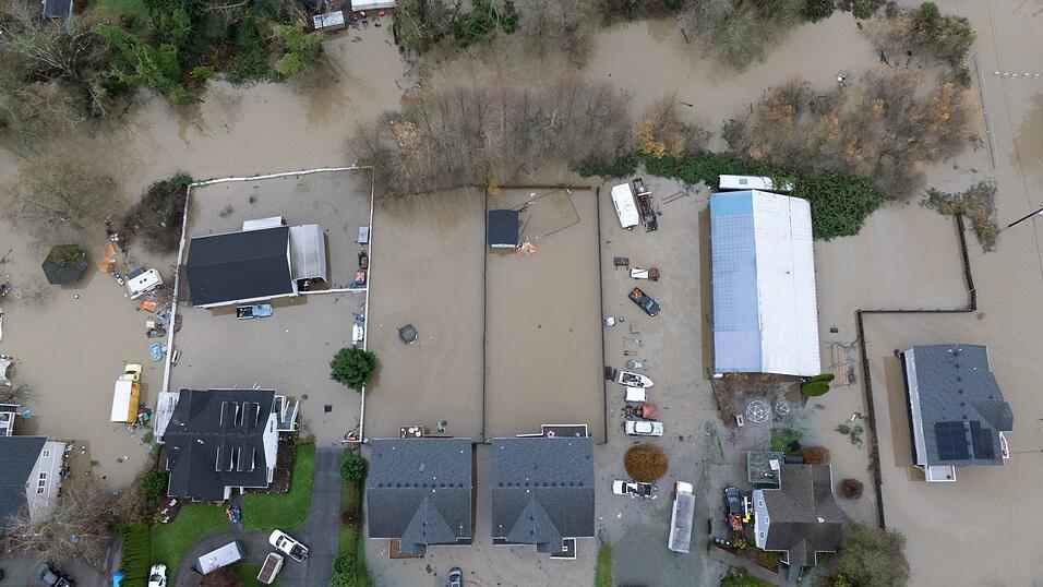 Tagelange Regenfälle hatten heftige Überschwemmungen im Bundesstaat Washington an der US-Westküste ausgelöst. Tagelange Regenfälle hatten heftige Überschwemmungen im Bundesstaat Washington an der US-Westküste ausgelöst.