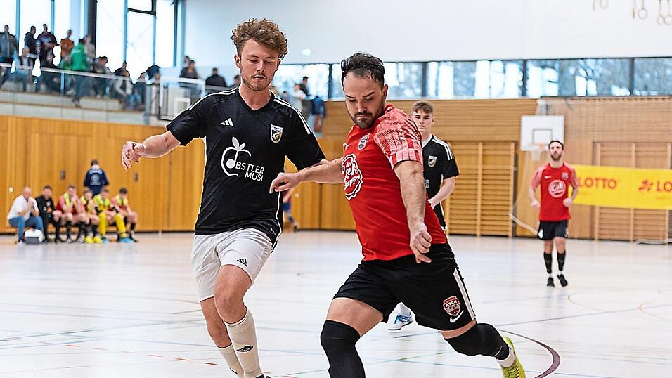 Mit 'Heimrecht' startet der TSV-FC Arnstorf (in schwarz) in den Lotto Bayern Hallencup auf Kreisebene, auf den ASCK Simbach/Inn werden die Kollbachtaler aber dieses Mal nicht treffen.