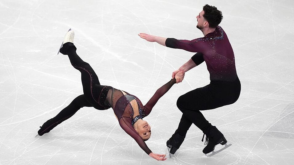 Annika Hocke und Robert Kunkel belegten bei der Eiskunstlauf-EM den vierten Platz. Annika Hocke und Robert Kunkel belegten bei der Eiskunstlauf-EM den vierten Platz.