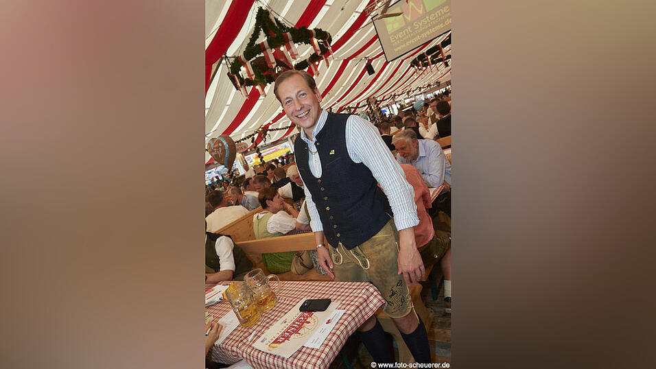 Die Partybilder vom Mittwoch, 12. August, aus dem Festzelt Lechner. Die Partybilder vom Mittwoch, 12. August, aus dem Festzelt Lechner.