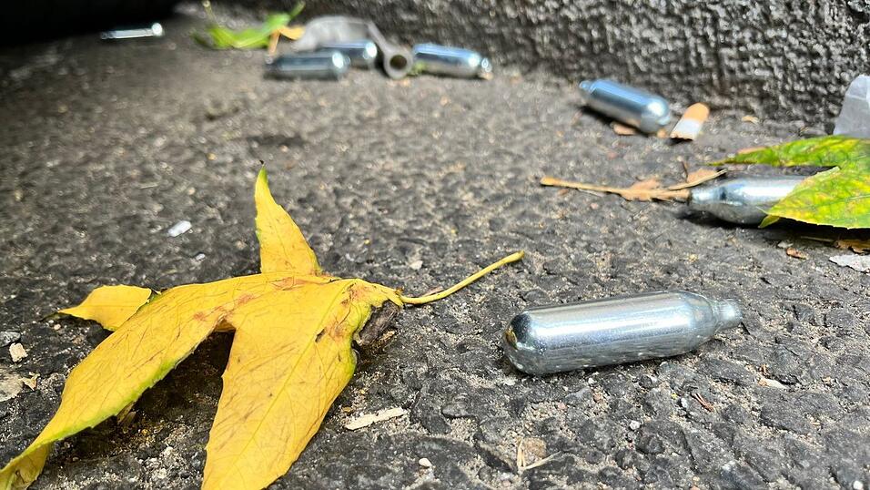 Lachgas ist eine beliebte Partydroge - mit laut Experten gefährlichen Folgen für die Gesundheit. (Symbolbild) Lachgas ist eine beliebte Partydroge - mit laut Experten gefährlichen Folgen für die Gesundheit. (Symbolbild)