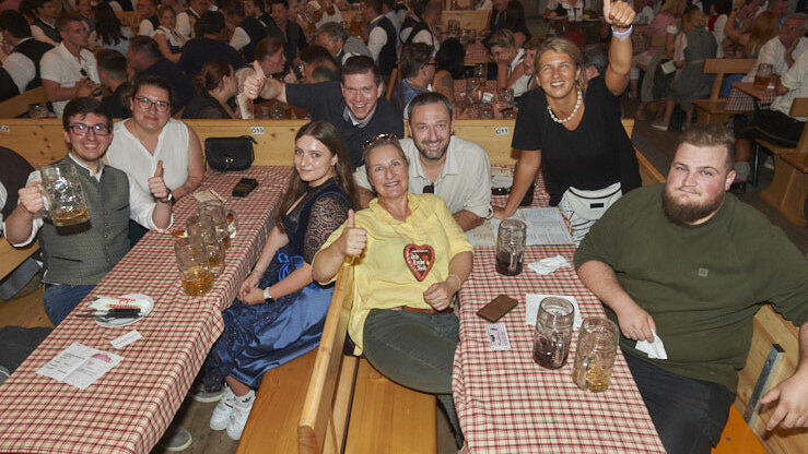 Die Partybilder vom Freitag, 9. August 2024, aus dem Festzelt Lechner. Die Partybilder vom Freitag, 9. August 2024, aus dem Festzelt Lechner.