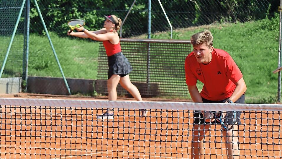 Gewannen gemeinsam das Mixed-Doppel und mit ihren Partnern, auch im Damen- und Herren-Doppel: Lea Schröcker und Alex Gradenwitz. Gewannen gemeinsam das Mixed-Doppel und mit ihren Partnern, auch im Damen- und Herren-Doppel: Lea Schröcker und Alex Gradenwitz.