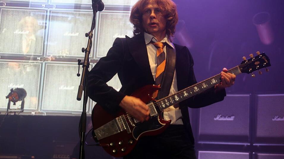 Eindrücke vom Konzertabend der AC/DC-Coverband Barock in er Landshuter Sparkassen-Arena. Eindrücke vom Konzertabend der AC/DC-Coverband Barock in er Landshuter Sparkassen-Arena.