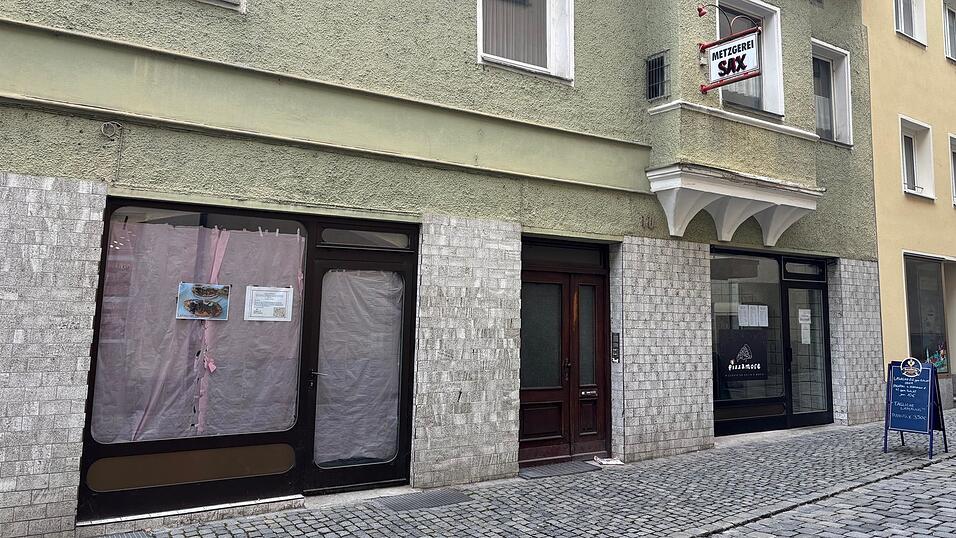 Das 'Pizzamore' betreibt Familie Miraggio seit Mitte Januar in dem Laden, in dem sich fr&uuml;her die Metzgerei Sax befand, links daneben er&ouml;ffnet am 7. M&auml;rz ein Gesch&auml;ft f&uuml;r orientalisches Fladenbrot.