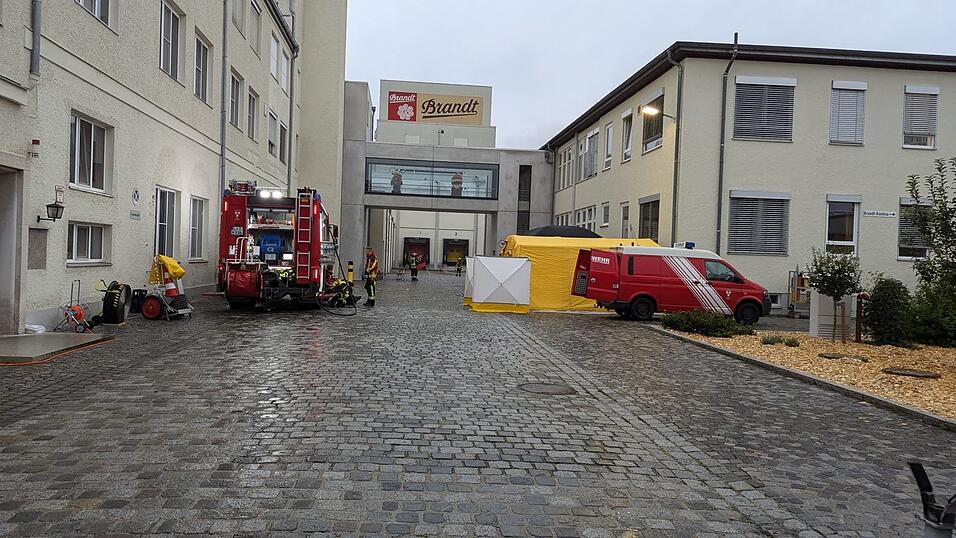 Durch ein Feuer in einer Lagerhalle der Brandt-Schokoladenfabrik in Landshut ist laut Sch&auml;tzungen der Polizei ein Millionenschaden entstanden.