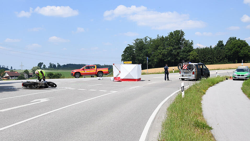 Für den Motorradfahrer kam jede Hilfe zu spät. Für den Motorradfahrer kam jede Hilfe zu spät.