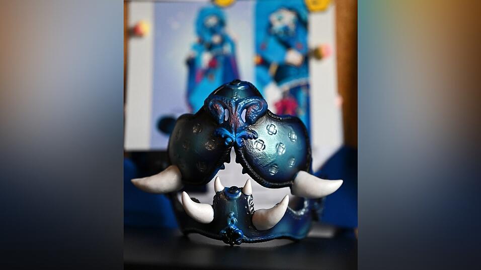 Die Maske ist f&uuml;r ein Cosplay des Charakters Derpy von den KPop Demon Hunters.