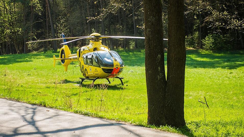 Die Fahrzeuge krachten wohl frontal ineinander.