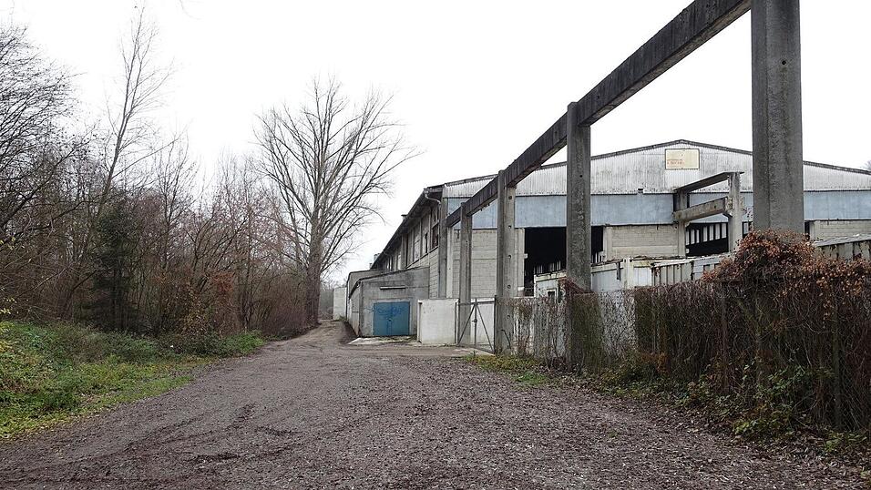 Das Betriebsgelände des Landshuter Abbruch- und Entsorgungsunternehmers an der Gretlmühle. Das Betriebsgelände des Landshuter Abbruch- und Entsorgungsunternehmers an der Gretlmühle.