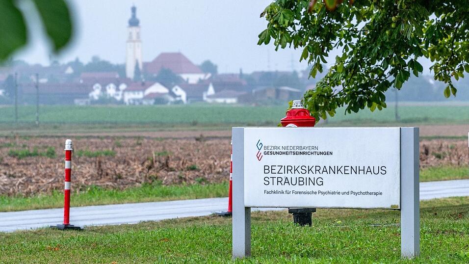 Ein BKH-Patient war von einem &bdquo;unbeaufsichtigten Gel&auml;ndeausgang&ldquo; nicht zur&uuml;ckgekehrt - und ist seitdem auf der Flucht.