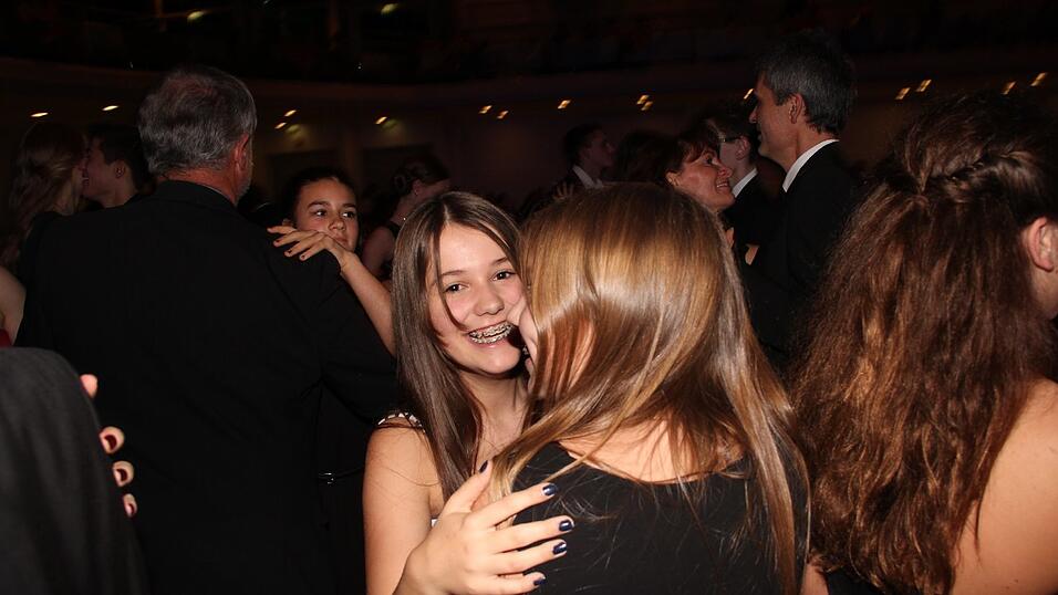 Die Bilder vom Abschlussball der Tanzschule Seidel in der Fraunhofer-Halle am 28. November. Die Bilder vom Abschlussball der Tanzschule Seidel in der Fraunhofer-Halle am 28. November.