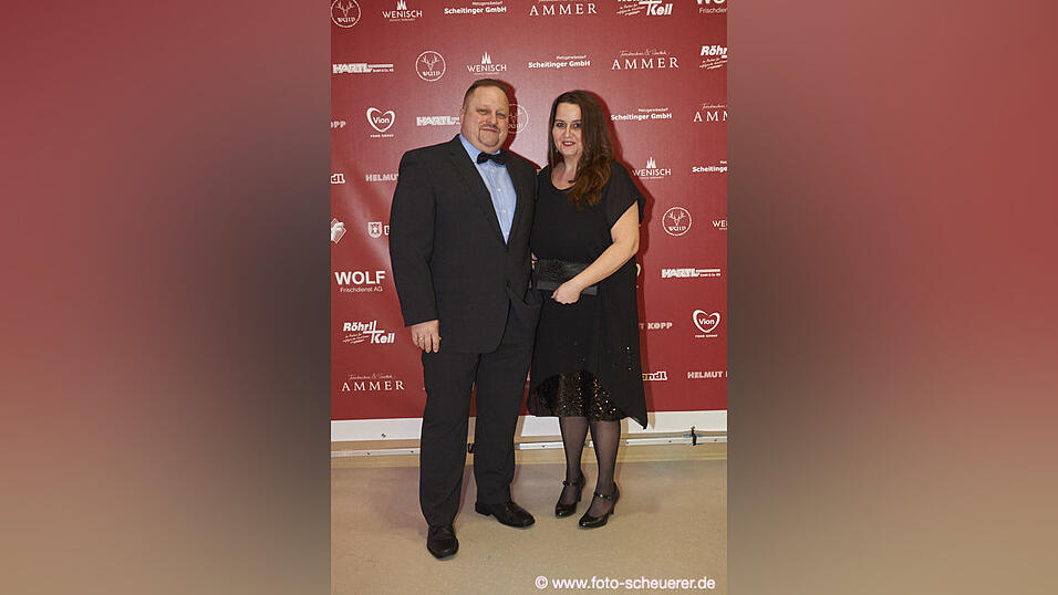 Die Metzgerzunft hat am Samstagabend in die Joseph-von-Fraunhofer-Halle eingeladen. Die Metzgerzunft hat am Samstagabend in die Joseph-von-Fraunhofer-Halle eingeladen.