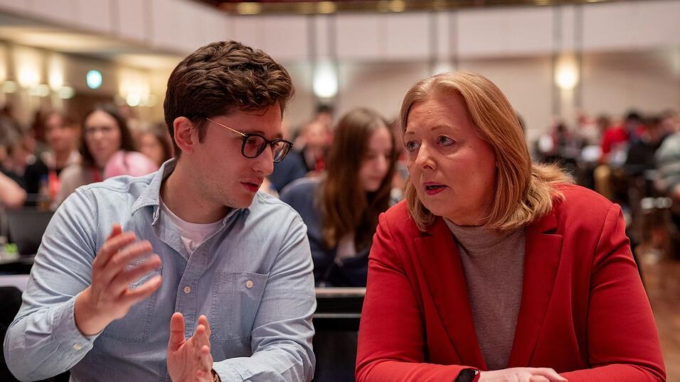 Engagierte Debatte: Juso-Chef T&uuml;rmer und Parteichefin Bas.