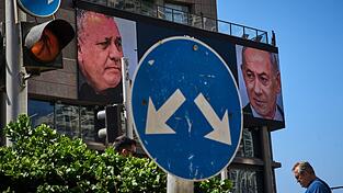 Werbung in Israel, auf der der israelische Ministerpräsident Benjamin Netanjahu (r) und sein wichtigster Rivale bei der Parlamentswahl am 27. Oktober, Gadi Eisenkot, zu sehen ist. (Archivbild) Werbung in Israel, auf der der israelische Ministerpräsident Benjamin Netanjahu (r) und sein wichtigster Rivale bei der Parlamentswahl am 27. Oktober, Gadi Eisenkot, zu sehen ist. (Archivbild)