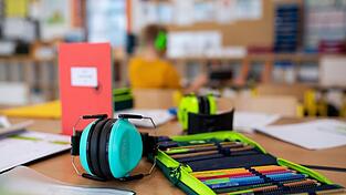 Bayerns Schulen weisen seit Jahren auf den Lehrermangel hin. (Symbolbild)