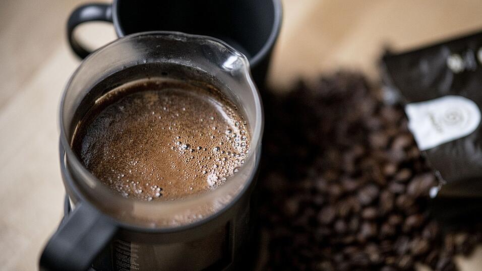 Kaffee ist für viele einfach ein Wachmacher. Kaffee ist für viele einfach ein Wachmacher.