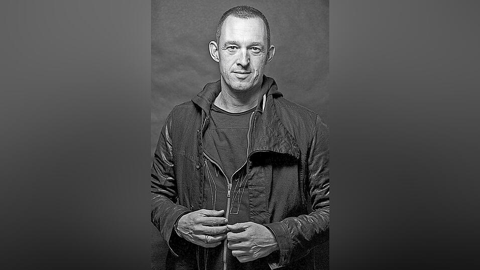 Albert Ostermaier: 'Man darf nie vergessen, dass in Russland K&uuml;nstlerinnen und K&uuml;nstler unter dem Einsatz ihres Lebens gegen das Regime demonstrieren oder gegen das Regime anschreiben. Die m&uuml;ssen wir auch weiter dringend unterst&uuml;tzen.'