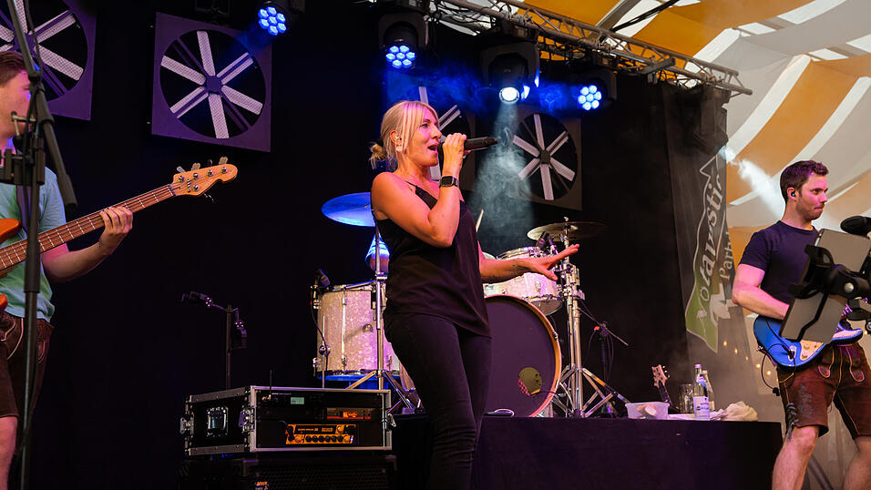 Die Partybilder vom Freitag, 16. August, aus dem Festzelt Nothaft. Die Partybilder vom Freitag, 16. August, aus dem Festzelt Nothaft.