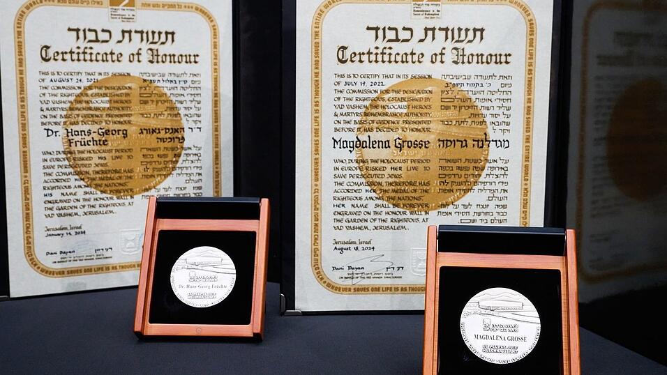 Magdalena Große und Hans-Georg Früchte wurden posthum als «Gerechte der Völker» mit Yad-Vashem-Medaillen ausgezeichnet - benannt nach der Holocaust-Gedenkstätte in Israel. Magdalena Große und Hans-Georg Früchte wurden posthum als «Gerechte der Völker» mit Yad-Vashem-Medaillen ausgezeichnet - benannt nach der Holocaust-Gedenkstätte in Israel.