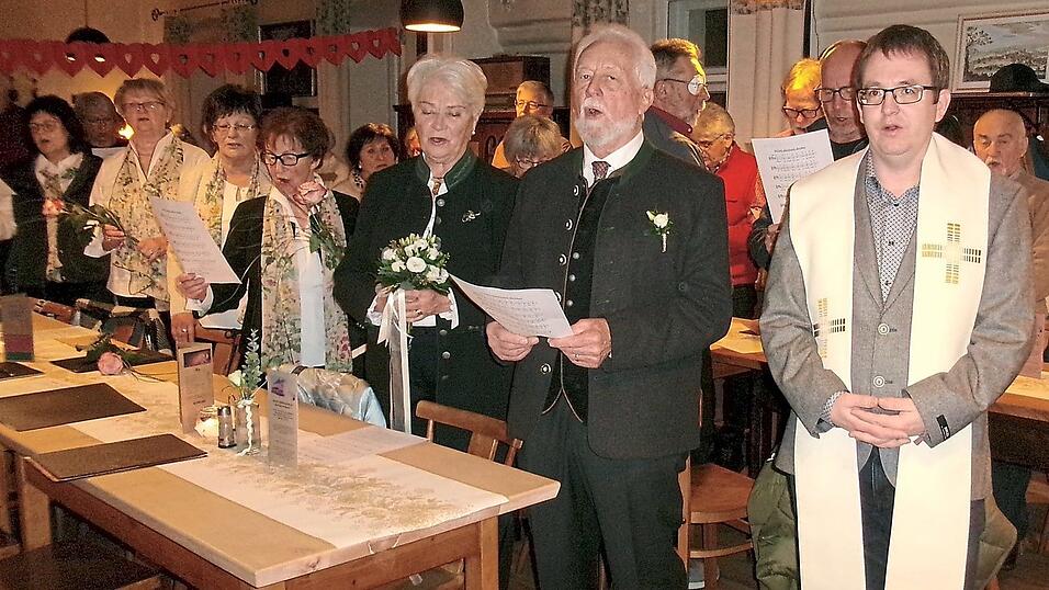 Der Gesang darf bei der Feier nicht fehlen, schlie&szlig;lich sind Karin und Reinhard Tietze beide Chors&auml;nger.