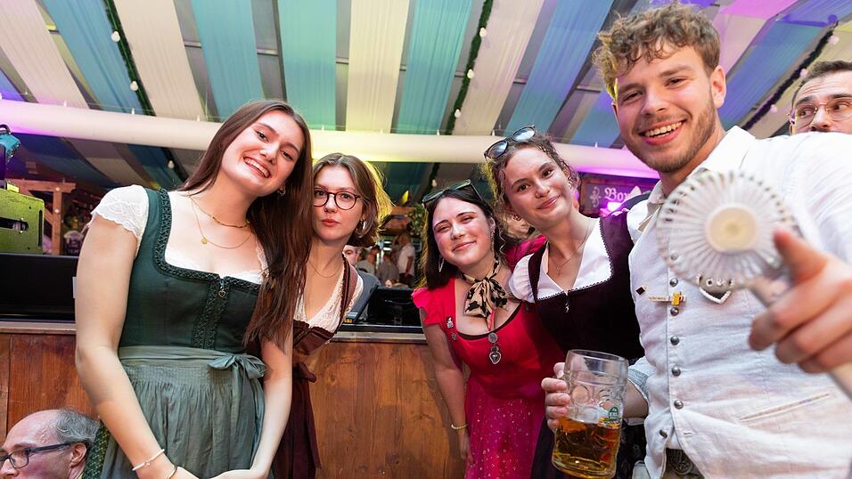 Die Partybilder vom Freitag, 7. August, aus dem Festzelt Wenisch. Die Partybilder vom Freitag, 7. August, aus dem Festzelt Wenisch.