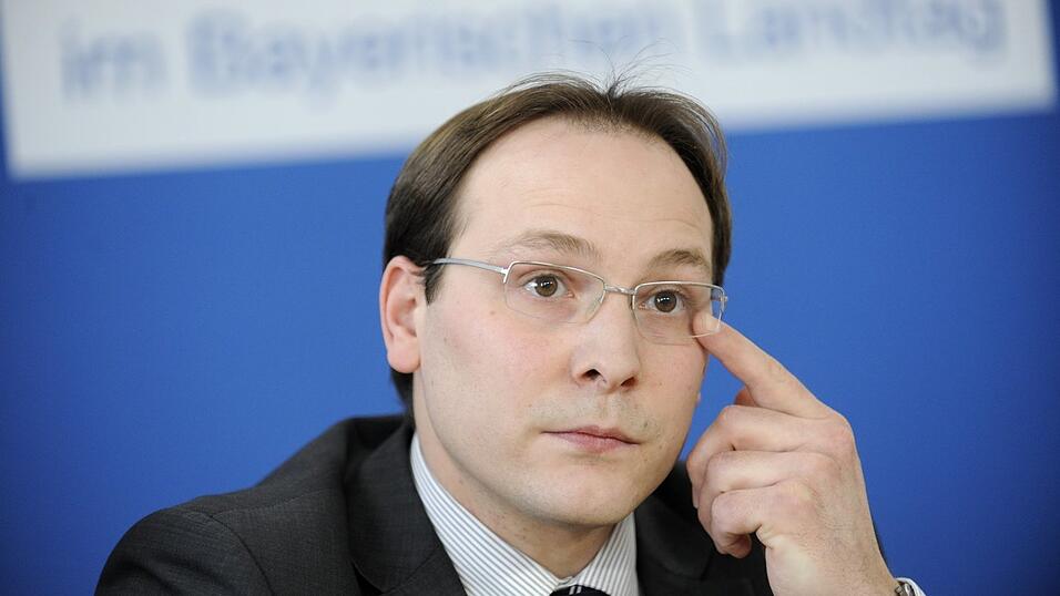 Karsten Klein spricht von 'dramatischem Staatsversagen' der Bundesregierung. Karsten Klein spricht von 'dramatischem Staatsversagen' der Bundesregierung.