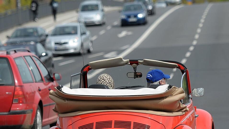 Als das K&auml;fer Cabrio gebaut wurde, hatte es Kultstatus, heute wird immer seltener zur offenen Bauweise gegriffen. (Archivbild)