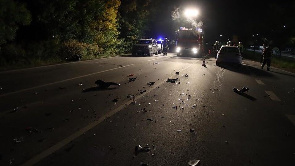 Bei einem Unfall in Plattling erlitten zwei Jugendliche schwere Verletzungen.