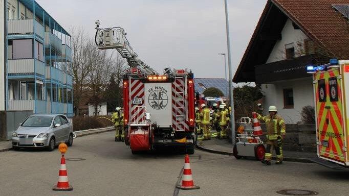 Die Einsatzkräfte sind gegen 12.15 Uhr zu einem Wohnungsbrand in Dingolfing gerufen worden. Die Einsatzkräfte sind gegen 12.15 Uhr zu einem Wohnungsbrand in Dingolfing gerufen worden.