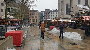 Im Sicherheitsbeirat gab es den Vorschlag, man könne doch befristet während des Christkindlmarktes Radfahrer von 12 bis 22 Uhr ausschließen.