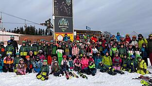 Die alpinen Skifahrer flitzten die Pisten am Arber hinunter.