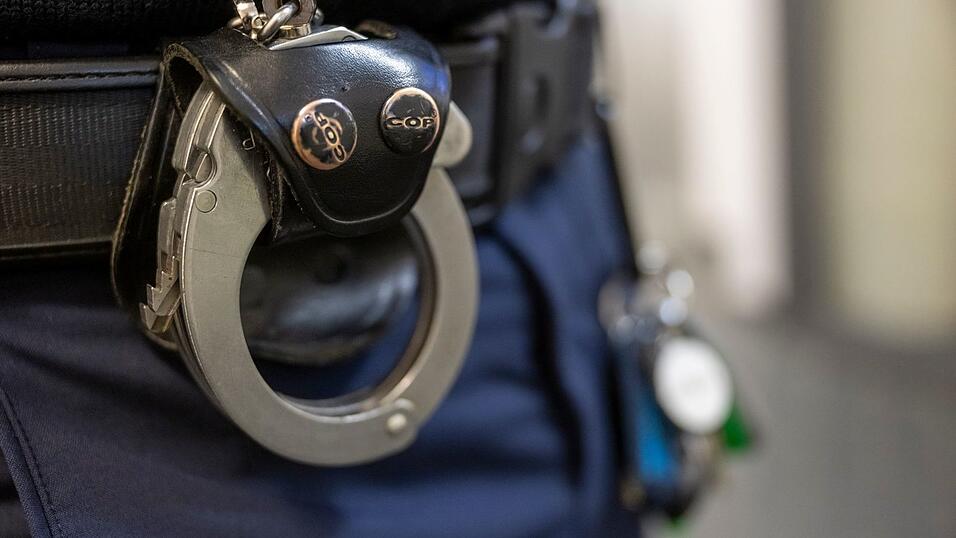 Die alarmierten Bundespolizisten warteten auf die Frau und brachten sie in eine Klinik. (Symbolbild)
