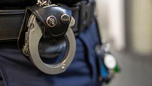 Die alarmierten Bundespolizisten warteten auf die Frau und brachten sie in eine Klinik. (Symbolbild)