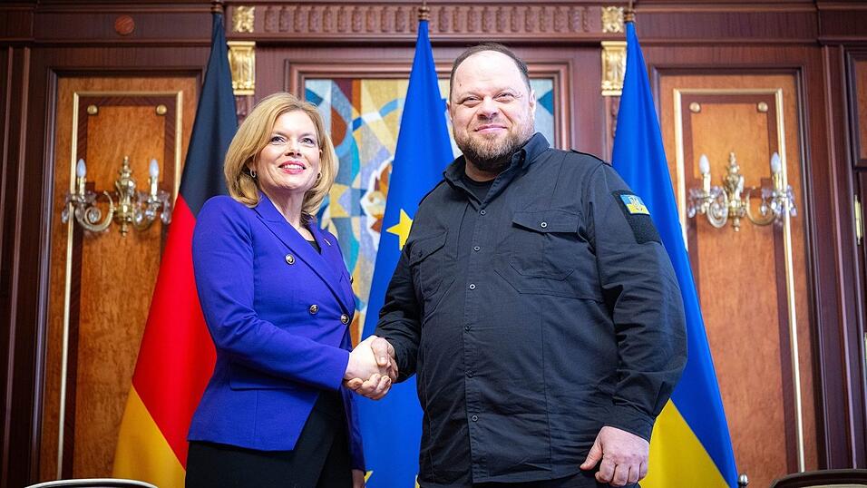 Für Julia Klöckner (CDU) - hier mit Stefantschuk - ist es der erste Besuch in der Ukraine. Für Julia Klöckner (CDU) - hier mit Stefantschuk - ist es der erste Besuch in der Ukraine.