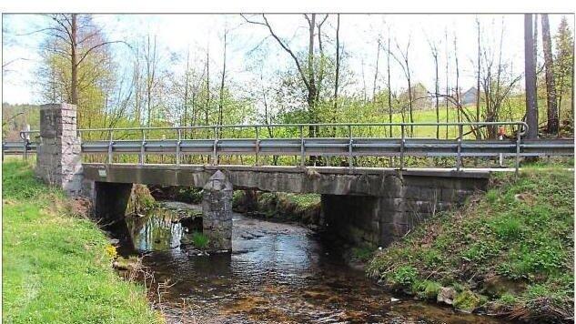 Die marode Brandhofbr&uuml;cke &uuml;ber die Aitnach