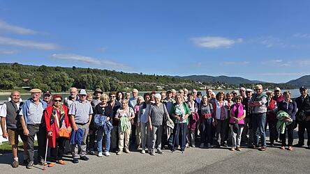Die Teilnehmer vor der Schifffahrt in Melk.