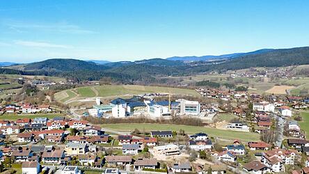 Im Jahr 2038 eine &bdquo;Sektoren&uuml;bergreifende Versorgungseinrichtung&ldquo; (S&uuml;V) ohne station&auml;re Notfallversorgung? Die Arberlandklinik Viechtach.