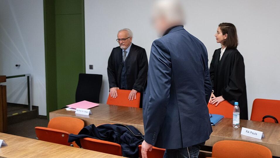 Angeklagt sind der fr&uuml;here stellvertretende Finanzdirektor des Bistums sowie ein Immobilienentwickler. (Archivbild).