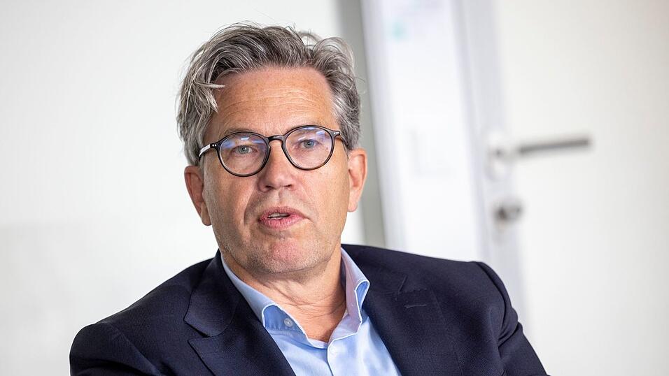 Der Vodafone-Manager Marcel de Groot rät zu Vorsicht. Der Vodafone-Manager Marcel de Groot rät zu Vorsicht.