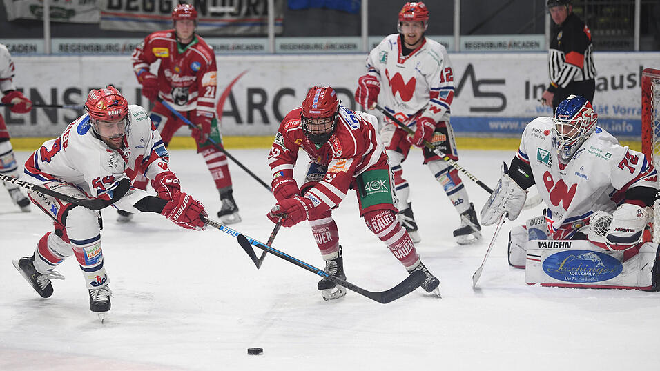 Der Deggendorfer SC hat das ostbayerische Derby bei den Eisbären Regensburg gewonnen. Der Deggendorfer SC hat das ostbayerische Derby bei den Eisbären Regensburg gewonnen.