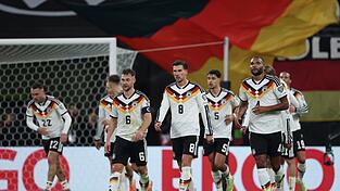 Die Fußball-Nationalmannschaft kann sich auf den Weg nach Amerika machen. Die Fußball-Nationalmannschaft kann sich auf den Weg nach Amerika machen.