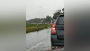 Wenn es regnet, reagieren manche Verkehrsteilnehmer etwas seltsam...