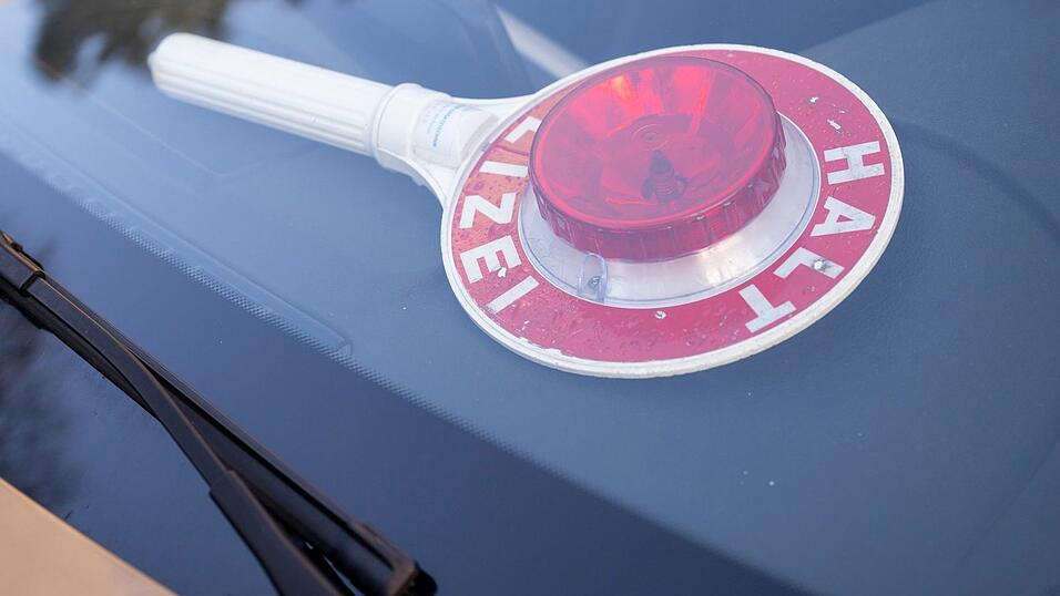 Gegen den 43-J&auml;hrigen ermittelt die Polizei nun wegen eines Versto&szlig;es gegen das Bet&auml;ubungsmittelgesetz. (Symbolbild)