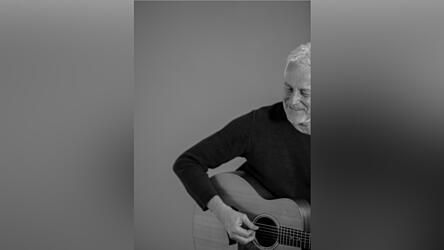 Heuer steht Werner Schmidbauer seit 50 Jahren auf der B&uuml;hne. Seine Jubil&auml;umstour &bdquo;Der Momentnsammler unterwegs&ldquo; startet der Liedermacher, Musiker und Moderator (unter anderem &bdquo;Gipfeltreffen&ldquo;) am 30. Oktober in Plattling.