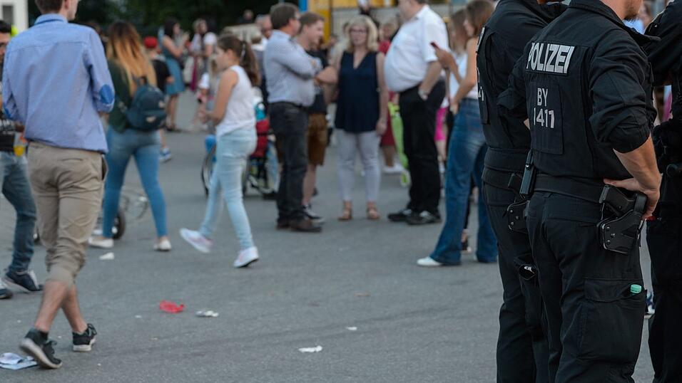 Für die Polizei gibt es auf dem Gäubodenvolksfest einiges zu tun. Für die Polizei gibt es auf dem Gäubodenvolksfest einiges zu tun.