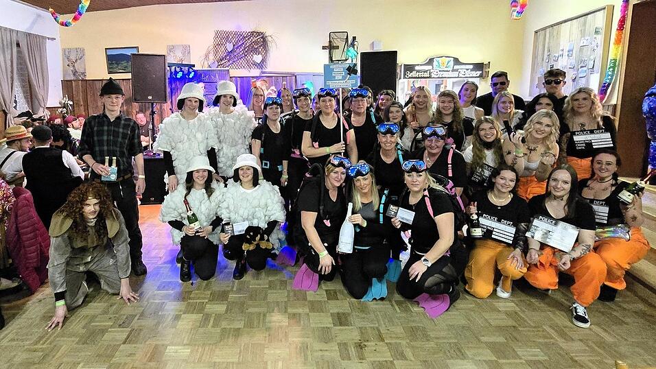 Tolle Masken und Kost&uuml;me, die bei der Maskenpr&auml;mierung von der Jury ausgezeichnet wurden